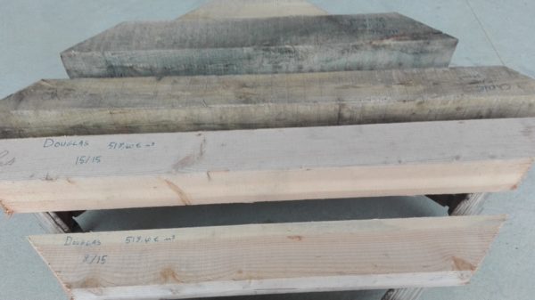 bois décoration_barrière_mobilier_table en bois